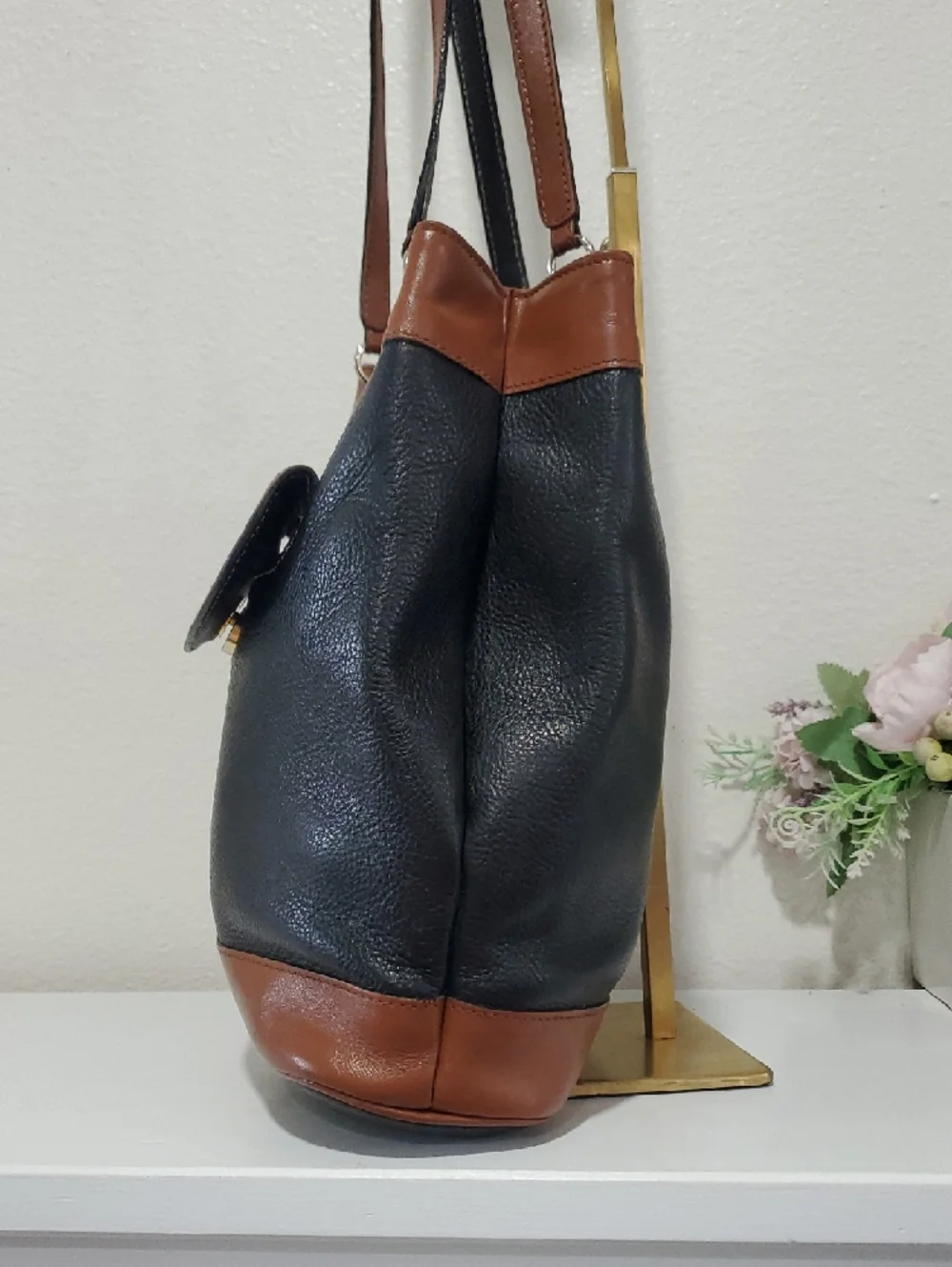 🇮🇹Vintage Bally Pebbled Black Leather Brown Trim Chain Shoulder Bag🤎🖤 - Picture 9 of 16